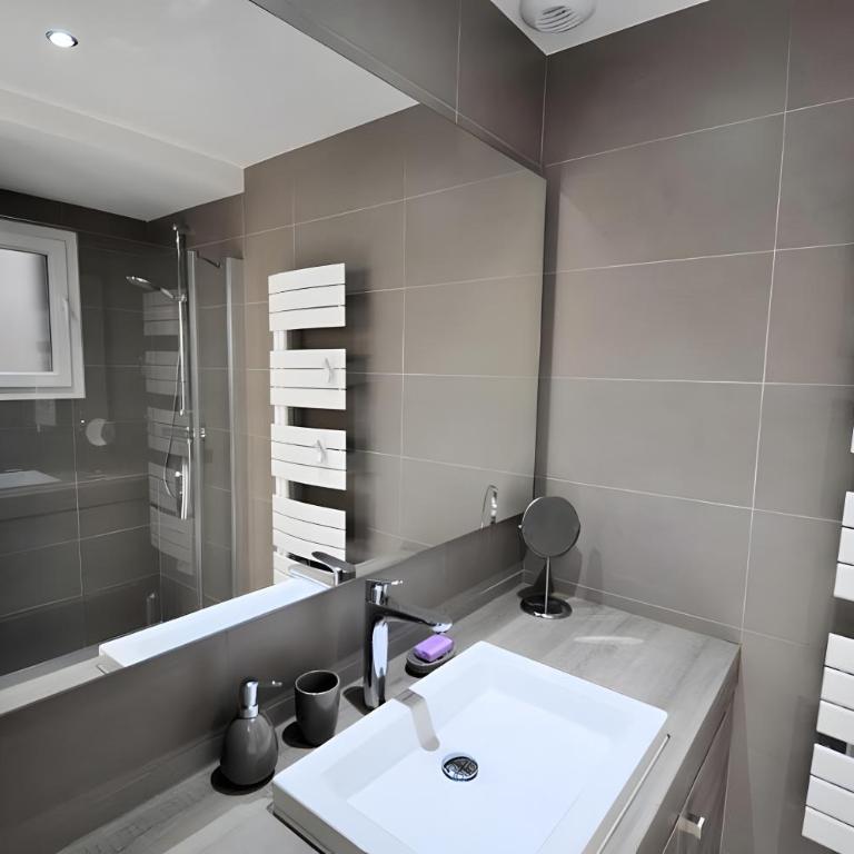 Chez Gladys et Christophe - Appartement Supérieur - Vue sur Ville - 14