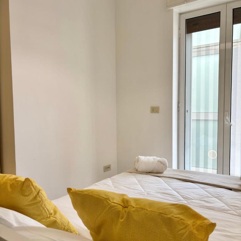 Your Home, a Spacious Balcony - Apartment mit Stadtblick - 4