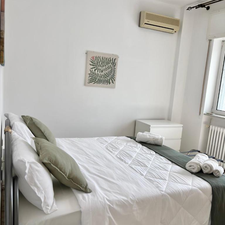 Your Home, a Spacious Balcony - Apartment mit Stadtblick - 18