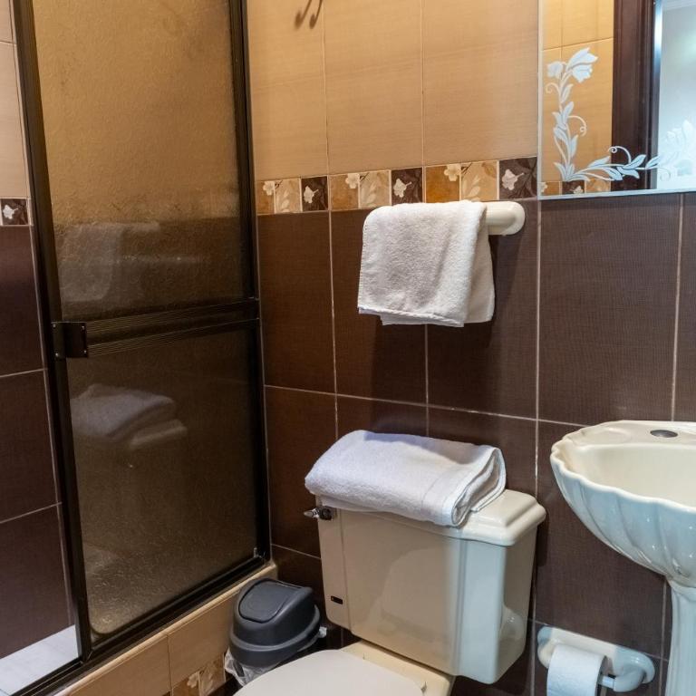 La POSADA CUENCANA EN CUENCA - Habitación Triple con baño privado - 1