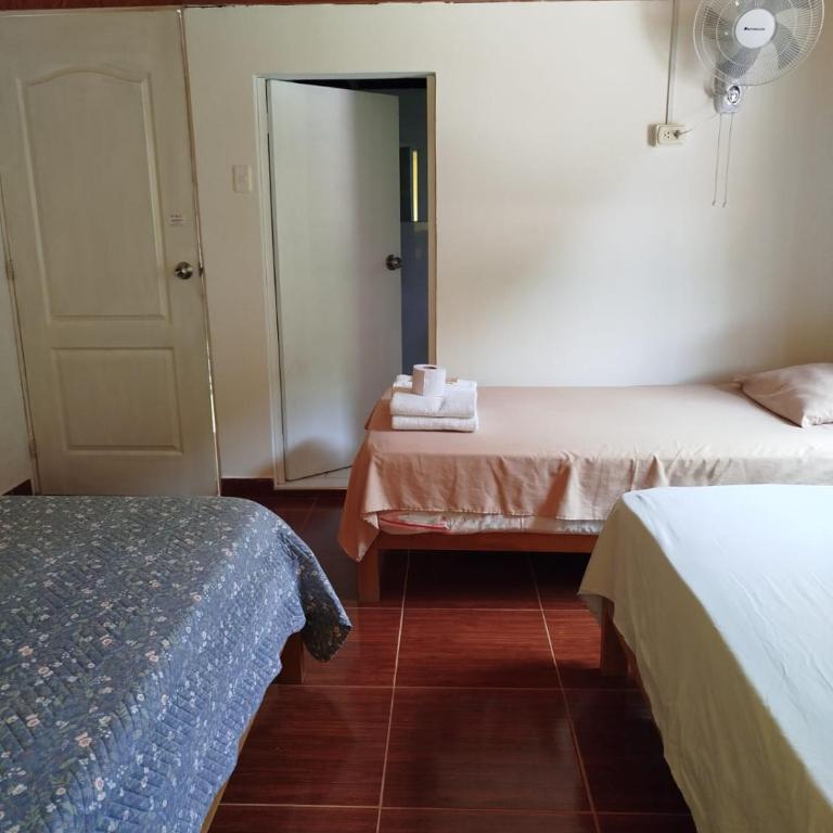 Hospedaje Casablanca - Habitación Doble con baño privado - 2 camas - 2