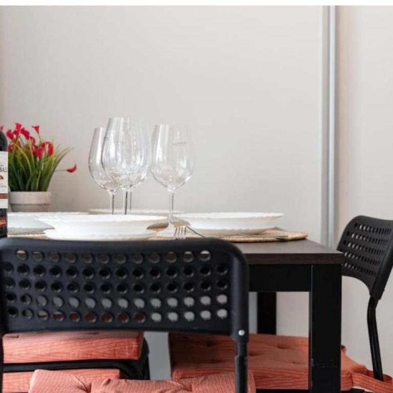 CG944 - Renovated Apartment with City Views, AC and Lift - Free Street Parking - Apartamento - 4