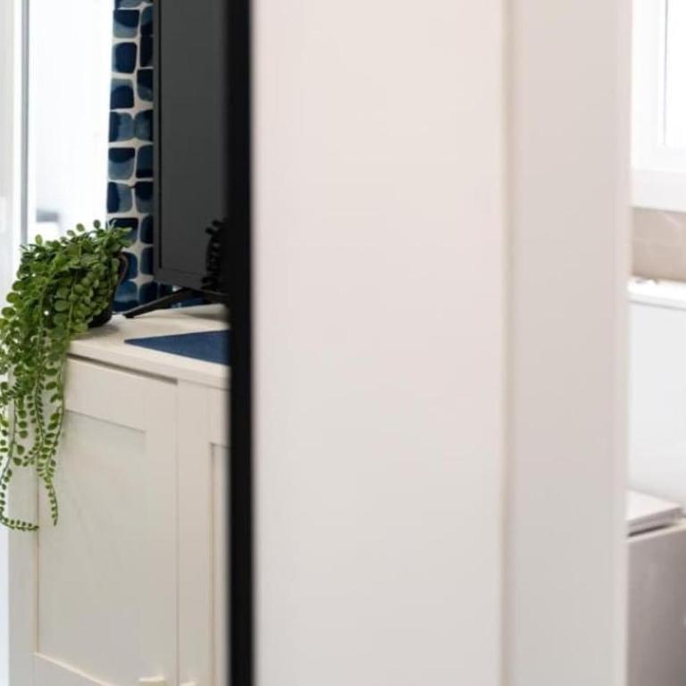 CG944 - Renovated Apartment with City Views, AC and Lift - Free Street Parking - Apartamento - 7