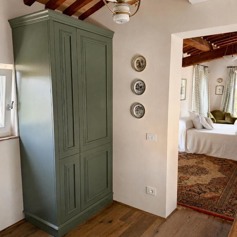Private Staffed Tuscan Estate with large pool 5 min from Siena - Villa - 28