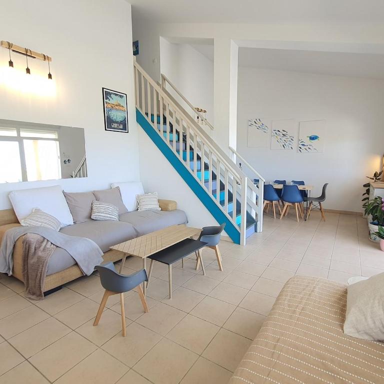Maison avec accès direct plage, 3 cbres - Three-Bedroom Apartment - 54