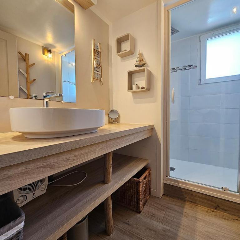 Maison avec accès direct plage, 3 cbres - Three-Bedroom Apartment - 60
