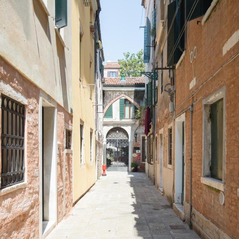 Señorita Apartment near San Stae - One-Bedroom Apartment - 17