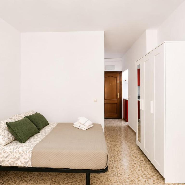 VIS112 - Central Studio with AC and Lift - 5 min Walk to the Pedestrian Centre - Monolocale - 3
