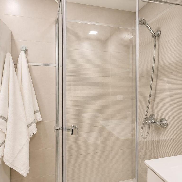 VIS112 - Central Studio with AC and Lift - 5 min Walk to the Pedestrian Centre - Monolocale - 10
