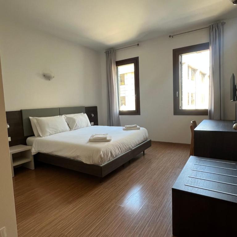 3 Venice rooms Hotel,Piazza Ferretto, M9 Museum, Duomo,Teatro Toniolo, Airport, Wi Fi, Central City, Family, Group Friends - Apartment mit 2 Schlafzimmern - 1