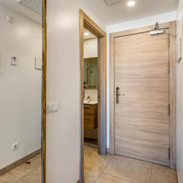 Marina Beach Apartaments - Sea views in the heart of Lloret - Studio mit Balkon - 10