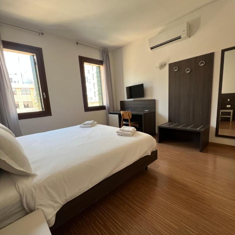 3 Venice rooms Hotel,Piazza Ferretto, M9 Museum, Duomo,Teatro Toniolo, Airport, Wi Fi, Central City, Family, Group Friends - Apartment mit 2 Schlafzimmern - 2