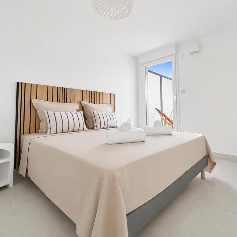 Élégant T2 avec piscine & balcon panoramique - Appartement 2 Chambres - 3