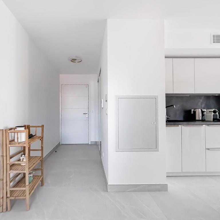 Élégant T2 avec piscine & balcon panoramique - Appartement 2 Chambres - 4