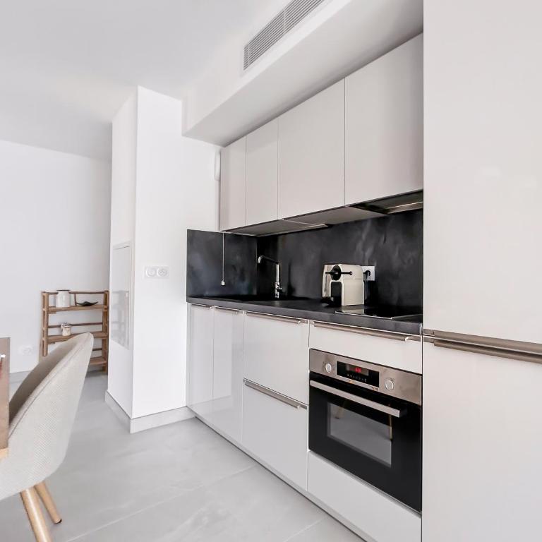 Élégant T2 avec piscine & balcon panoramique - Appartement 2 Chambres - 11