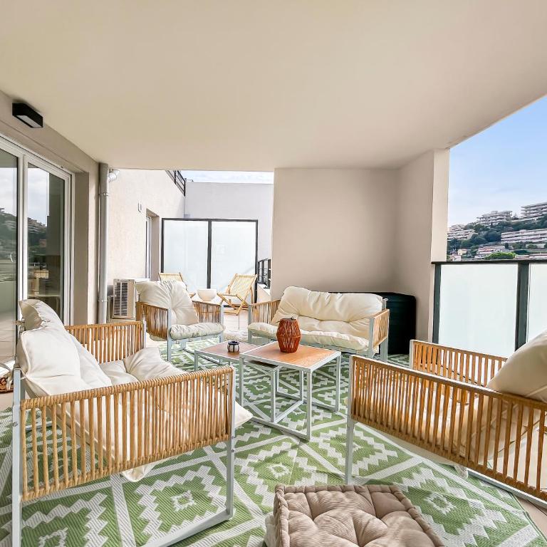 Élégant T2 avec piscine & balcon panoramique - Appartement 2 Chambres - 20
