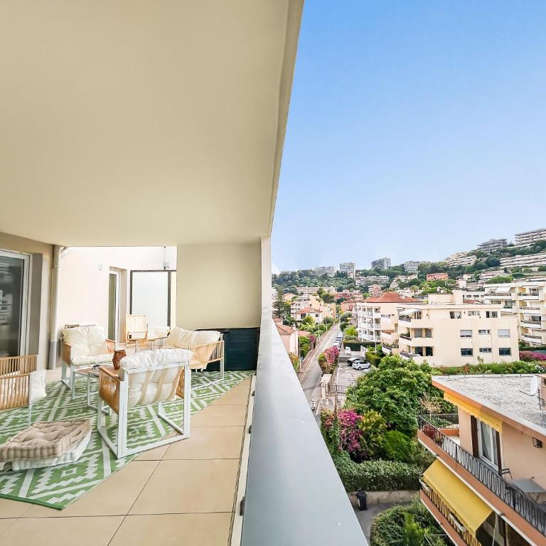 Élégant T2 avec piscine & balcon panoramique - Appartement 2 Chambres - 33