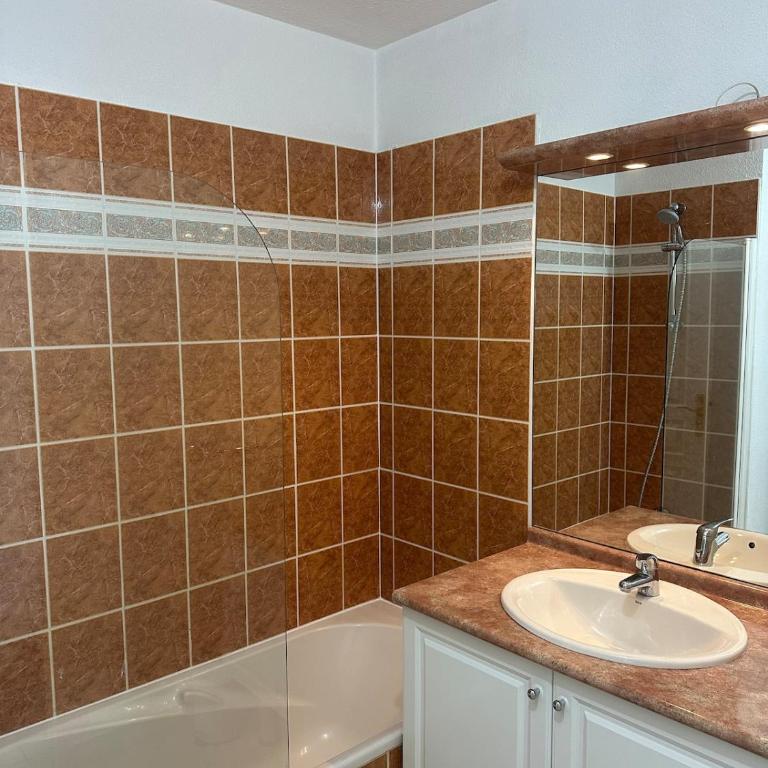 Le Capitaine - T3 centre ville - Parking - Clim - Appartement 2 Chambres - 16