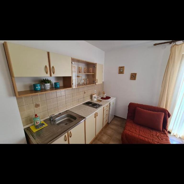 Apartments Sirena - Modern stay with free parking - Dvokrevetna Soba sa Bračnim Krevetom i Balkonom (2 Odrasle Osobe + 1 Dete) - 1