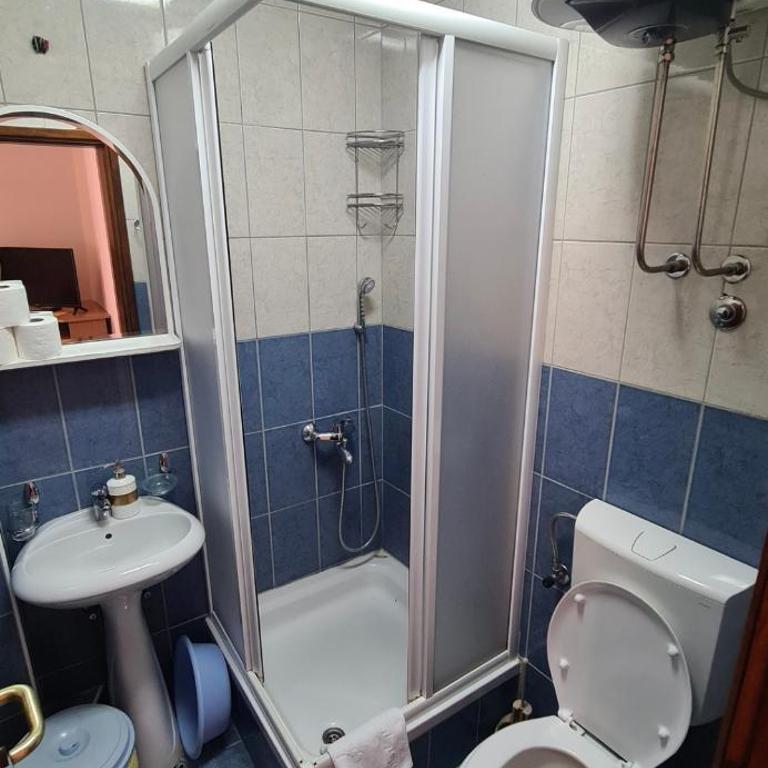 Apartments Sirena - Modern stay with free parking - Dvokrevetna Soba sa Bračnim Krevetom i Balkonom (2 Odrasle Osobe + 1 Dete) - 3