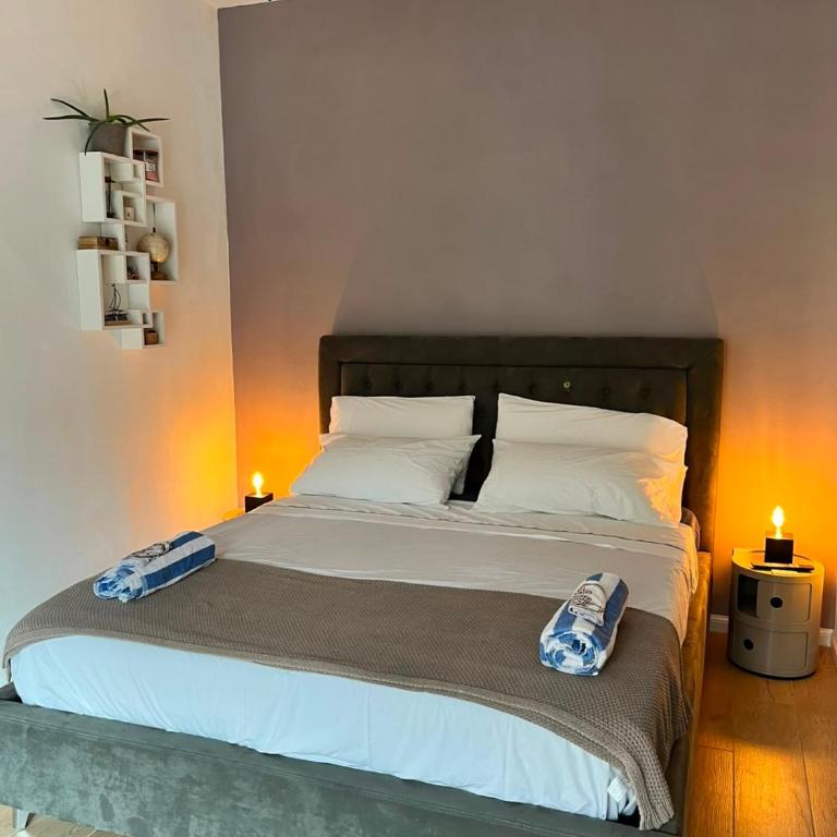 Residence Villa Alba - B&B Suite Disposition 555 Al Vittoriale - Appartamento Monolocale con Letto Queen-Size - 2