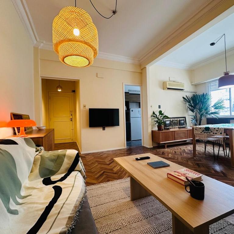Tesoro del Centro de Montevideo - Apartamento de 2 dormitorios - 1