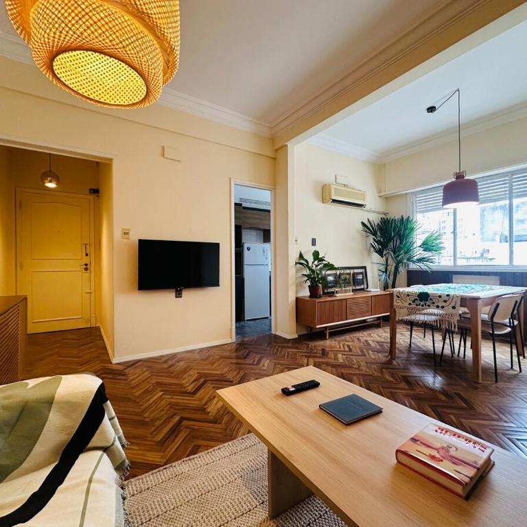 Tesoro del Centro de Montevideo - Apartamento de 2 dormitorios - 2