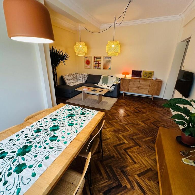 Tesoro del Centro de Montevideo - Apartamento de 2 dormitorios - 6