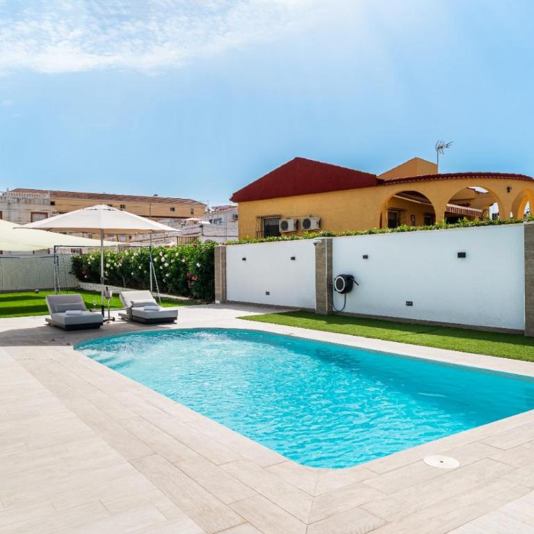 Villa with swimming pool, football field and outdoor kitchen - Villa con 2 Camere da Letto - 2