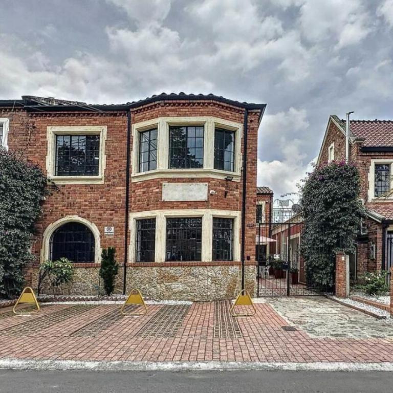 Comfort and Style in Zona G Pet Friendly - One-Bedroom Apartment - 15