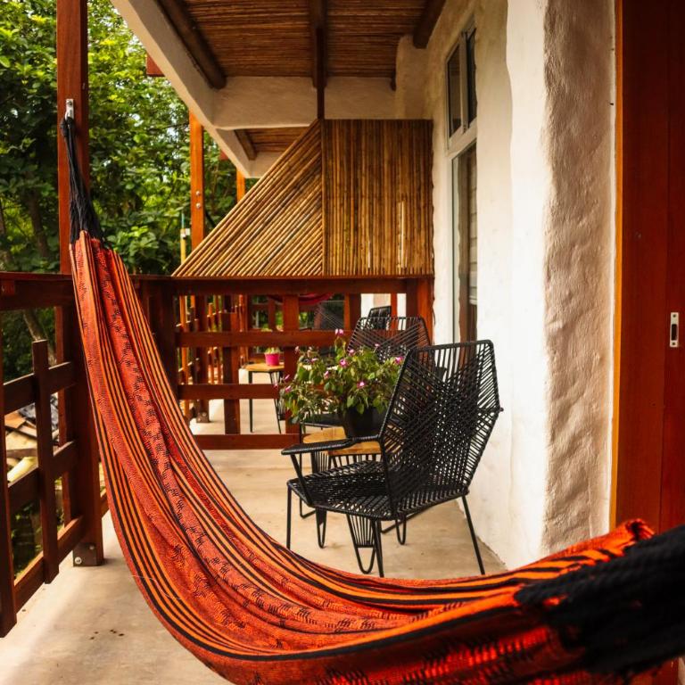 Tribu Hostal - Double Room with Balcony - 1