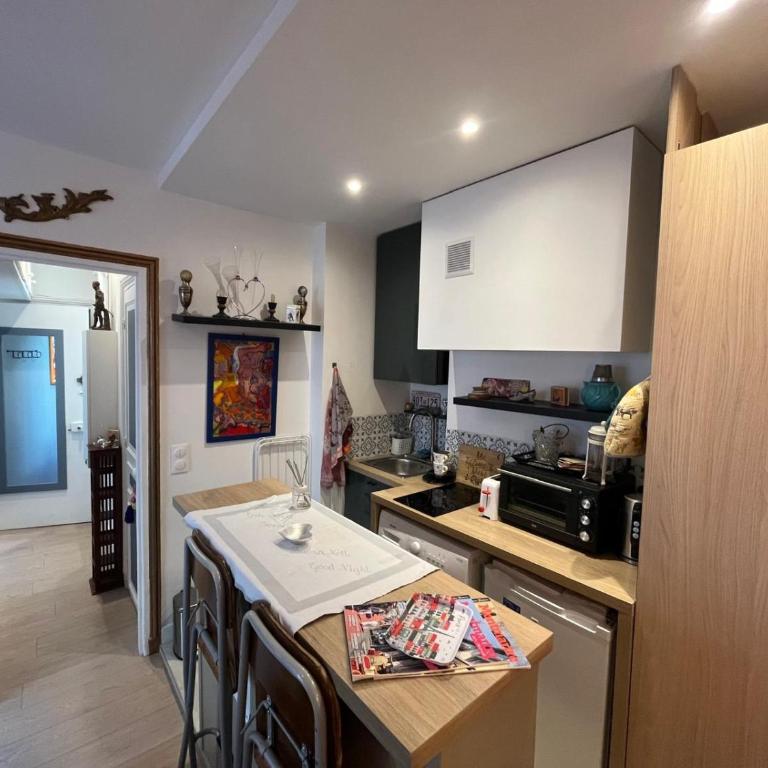 COSY and CHARMING in HISTORIC MONTMARTRE - Habitación Doble con baño privado - 6