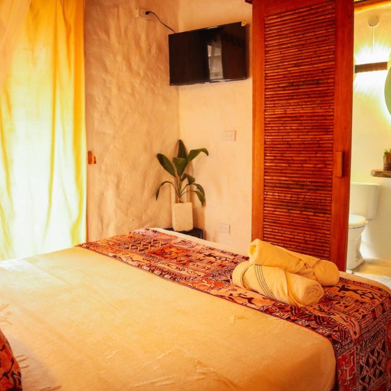 Tribu Hostal - Double Room with Balcony - 6