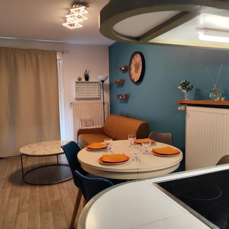 Flat near center free parking inside 4 people - Appartement Familial 1 Chambre - 11