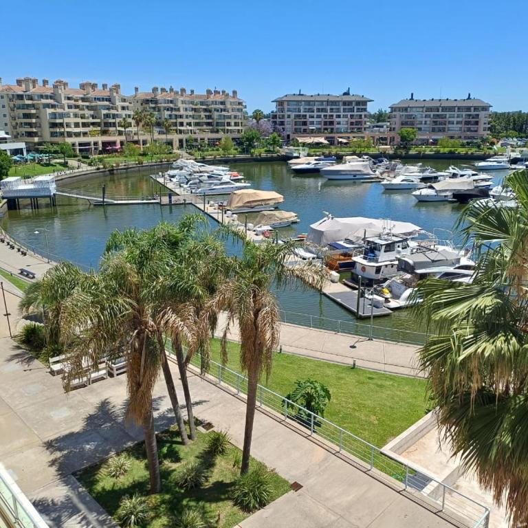 DEPARTAMENTO CONDOMINIO BAHIA GRANDE NORDELTA , TIGRE , CON BALCÓN Y VISTA A LA Bahia , piscina exterior opcional arancelada - Apartamento con vistas al mar - 3