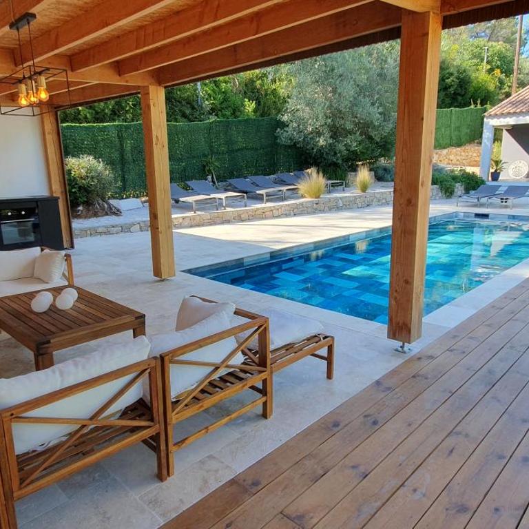 Bas de Villa, piscine balinaise, vue sur les montagnes - Appartement 1 Chambre - 1