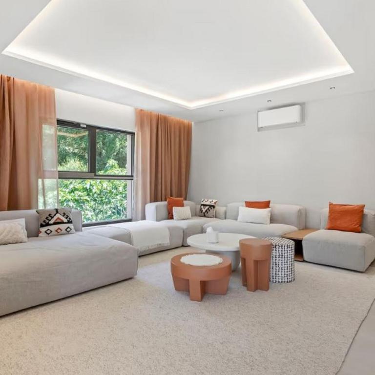 Exclusive Stunning Views Pool - Villa - 3