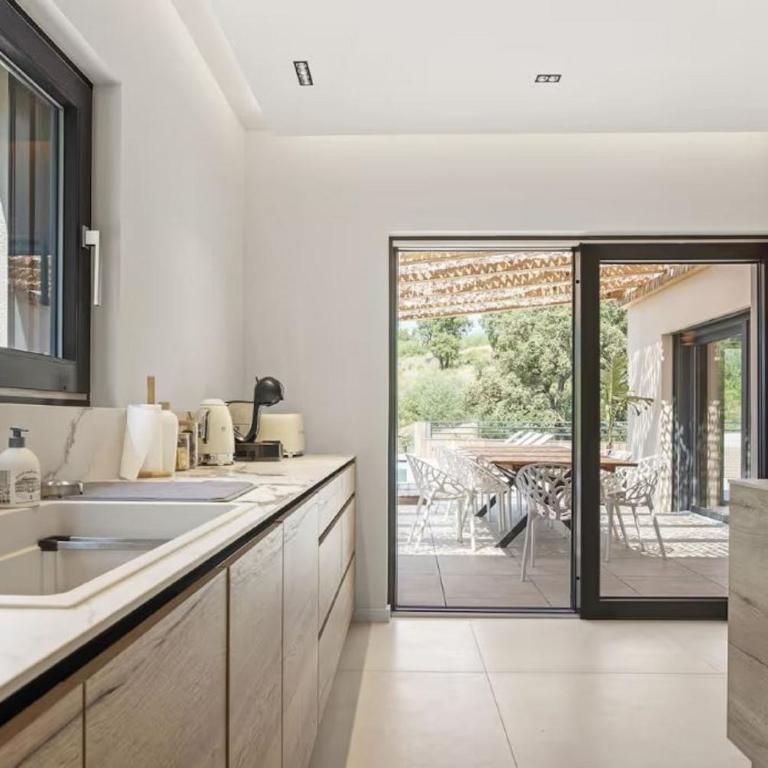 Exclusive Stunning Views Pool - Villa - 23