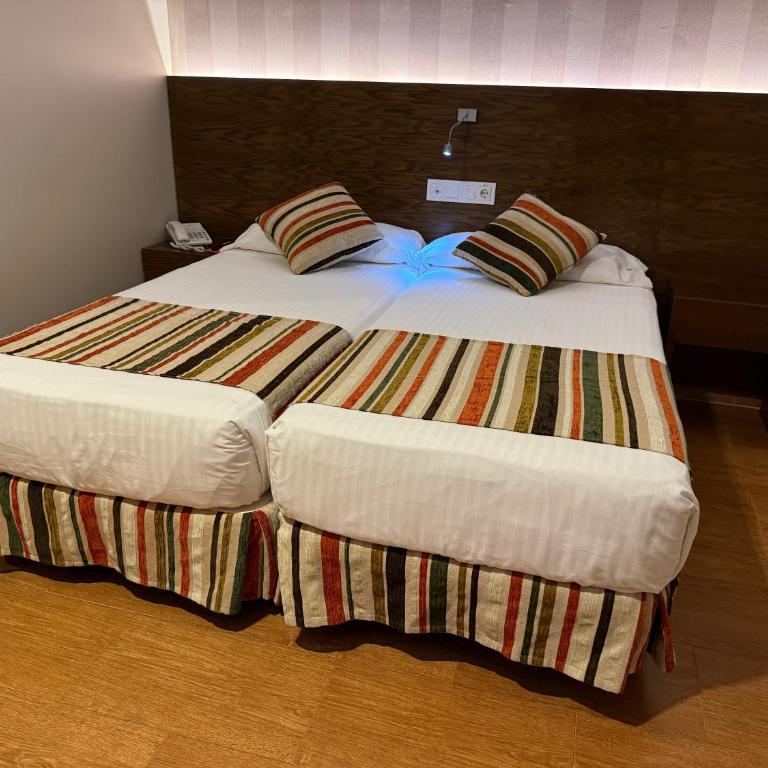 Hostal Los Coronales - Zweibettzimmer - 11