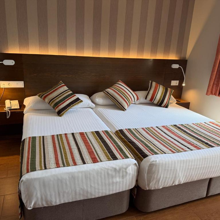 Hostal Los Coronales - Doppelzimmer mit Zustellbett - 6