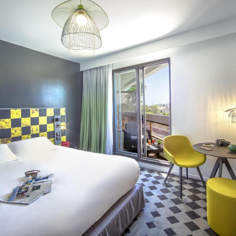 Mercure Hyères Centre Côte d'Azur - Chambre Privilège avec Lit Double et Balcon - 2