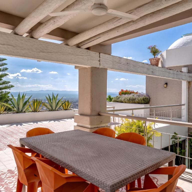 Abacanto Estate, Luxury Villas with Infinity Pool & City Views - Villa Deluxe - 16
