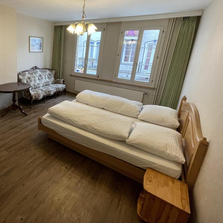 Interlaken Apartment 25 - Chambre Lits Jumeaux avec Salle de Bains Commune - 3