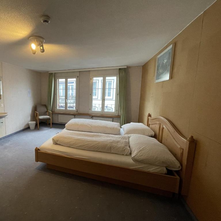 Interlaken Apartment 25 - Chambre Lits Jumeaux avec Salle de Bains Commune - 5