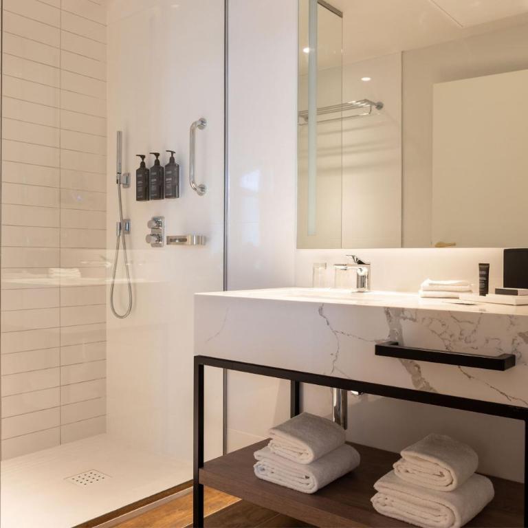 Sheraton Nice - Suite Junior Lit King-Size - 2