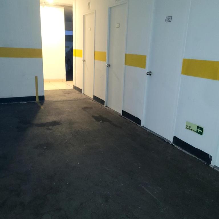Large Urban Oasis Balcony y Parking y Metro L2 y L4A - Two-Bedroom Apartment - 22