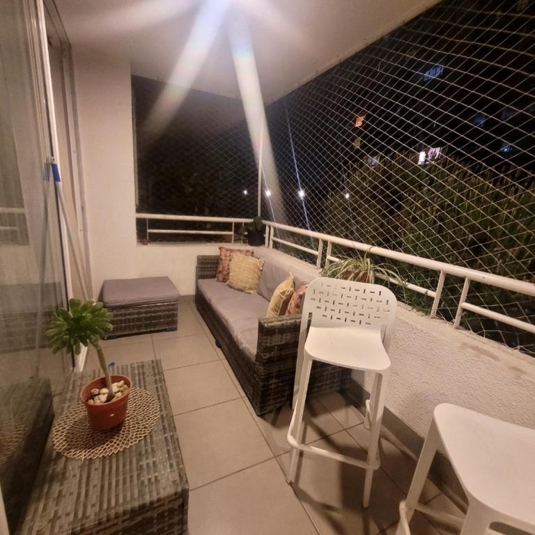 Large Urban Oasis Balcony y Parking y Metro L2 y L4A - Two-Bedroom Apartment - 19