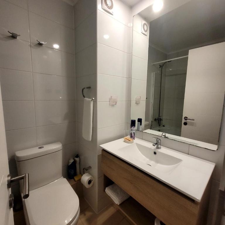 Large Urban Oasis Balcony y Parking y Metro L2 y L4A - Two-Bedroom Apartment - 12