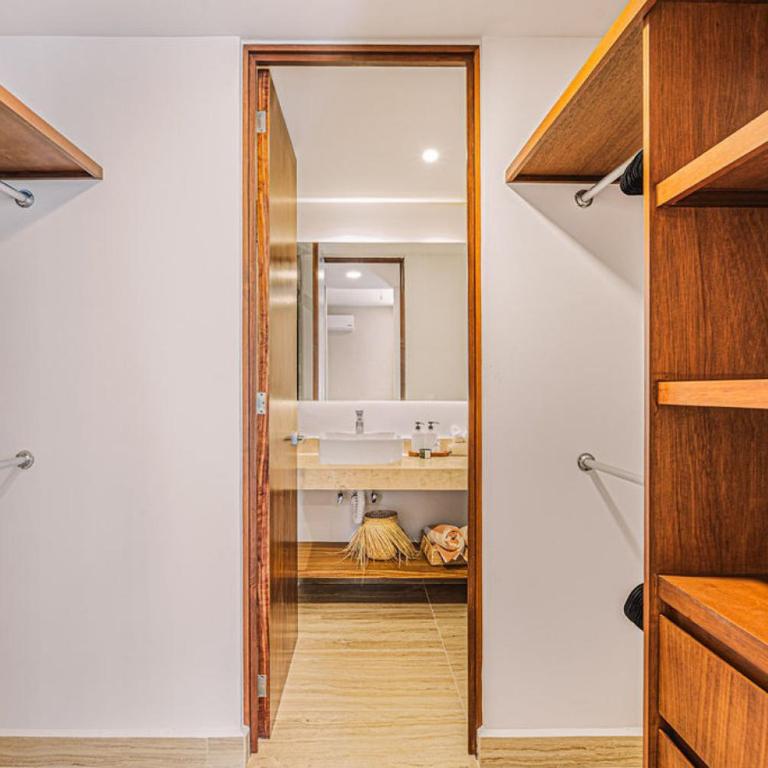 Divine 2BR with Beach Access Gym Fast WiFi - Appartement - 13