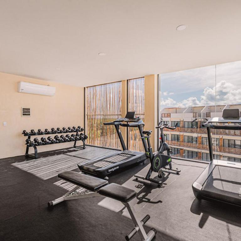 Divine 2BR with Beach Access Gym Fast WiFi - Appartement - 16
